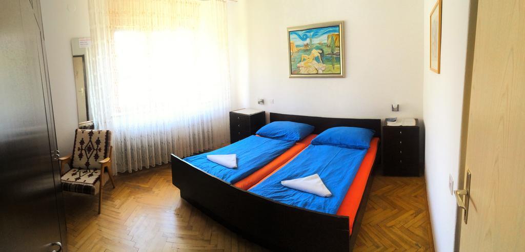 Tweepersoonskamer met Gedeelde Badkamer