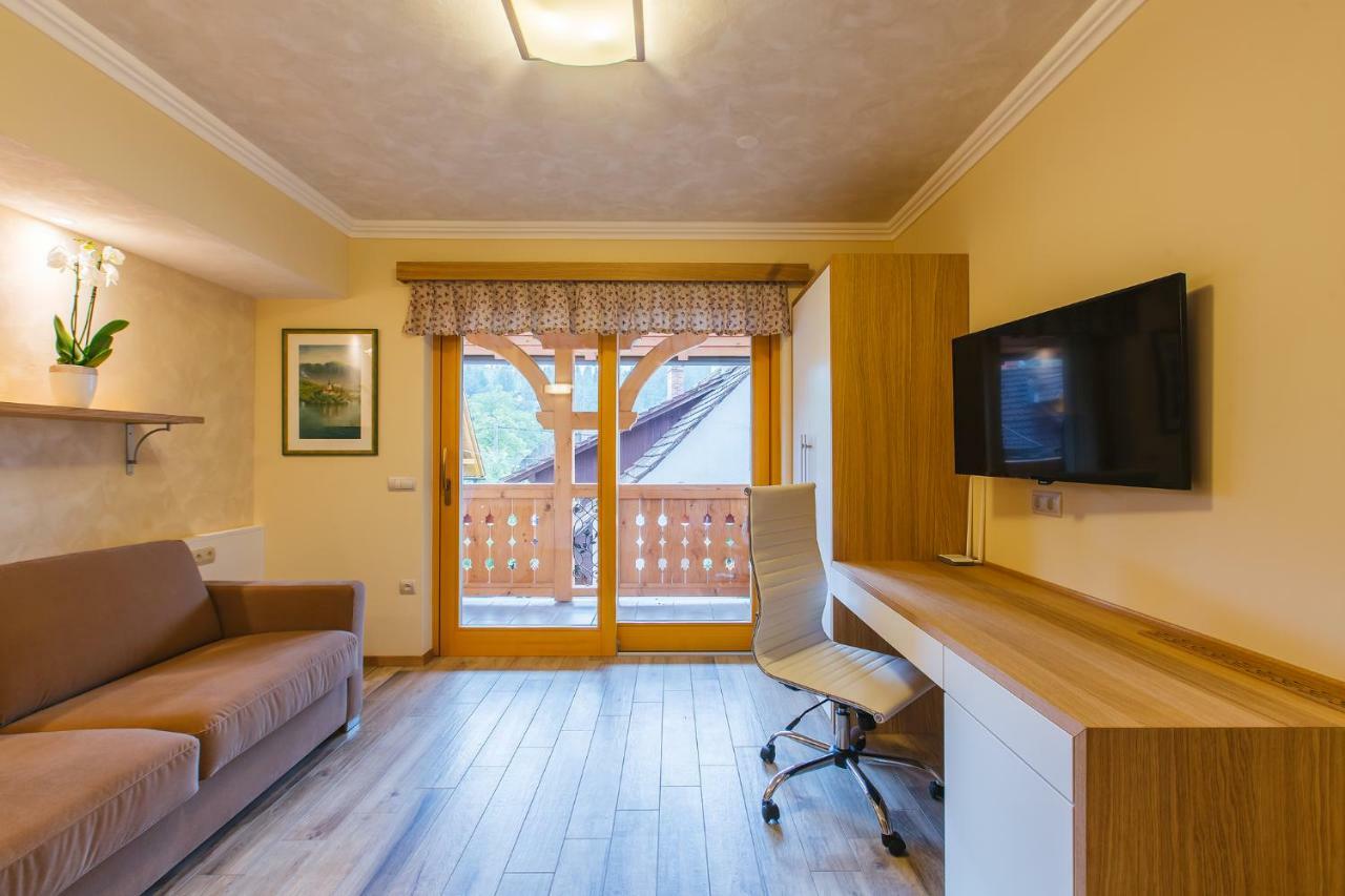 Deluxe Double or Twin Room Mountain View